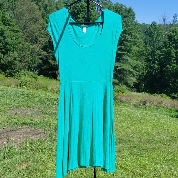 Old Navy Vibrant Green Tee - Picture 1 of 6